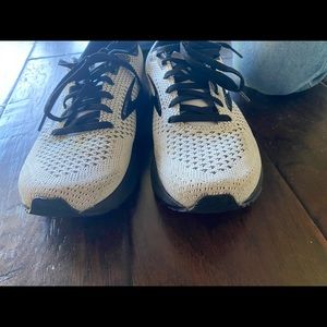 Brooks revel 4 energize neutral running shoe